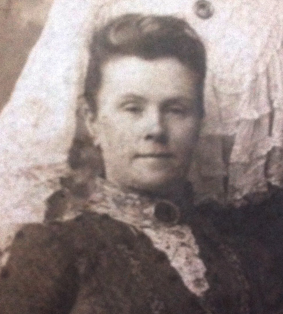 Photo of photos/Margaret Jane McLennan (nee Sutherland) b1858 portrait